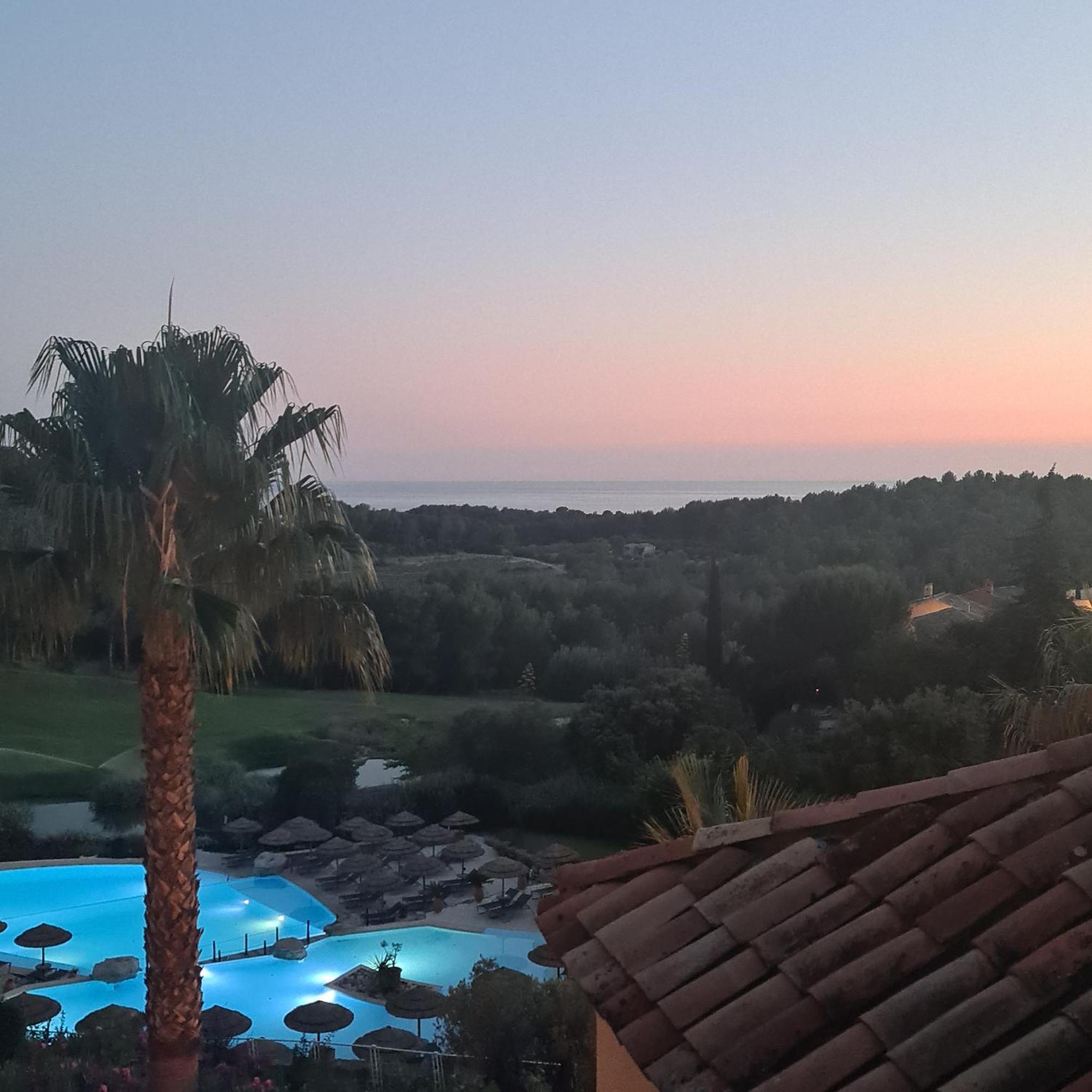 Villa Dans Cadre D'Exception - Golf, Piscine Et Tennis Prive Saint-Cyr-sur-Mer Εξωτερικό φωτογραφία
